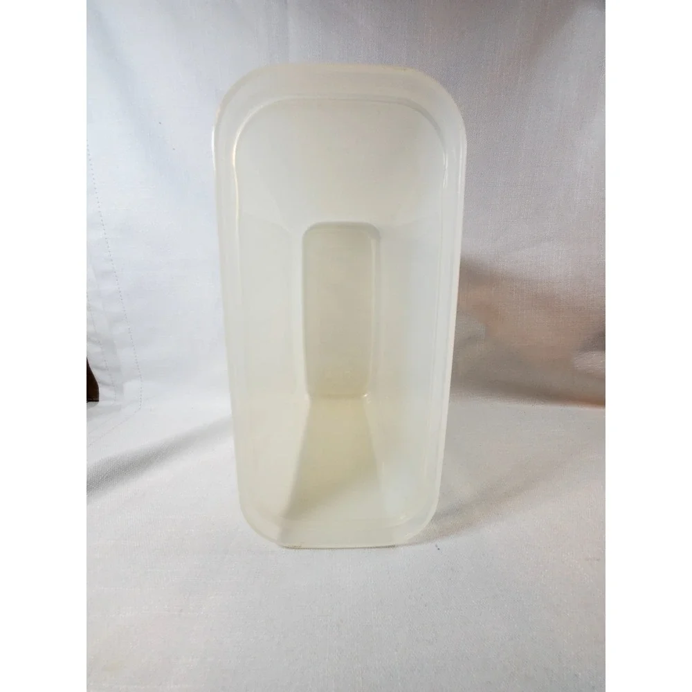 Rubbermaid ● 16.2 Cup‎ Food Storage Container 3.8L Red Lid ● Made in USA